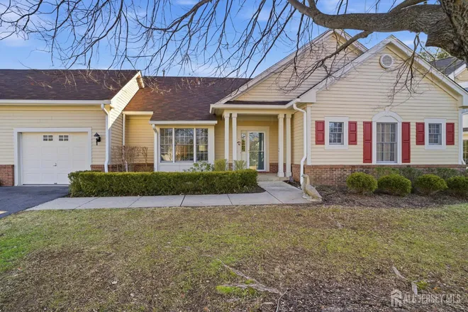 47 Hedge Row Road, Windrows, NJ 08540