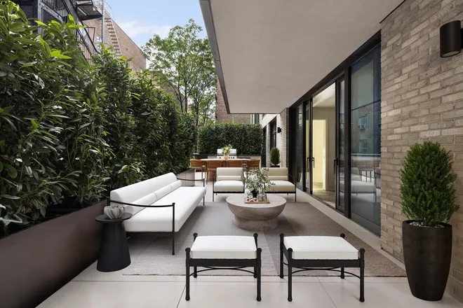 142 West 21st Street #3A, New York, NY 10011