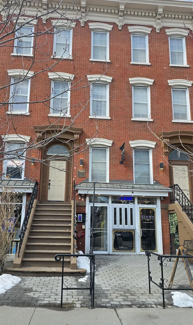 673 BERGEN Avenue #2D, JC, Bergen-Lafayette, NJ 07304