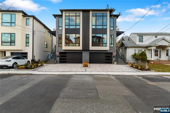 811 Jassamine, Fort Lee, NJ 07024