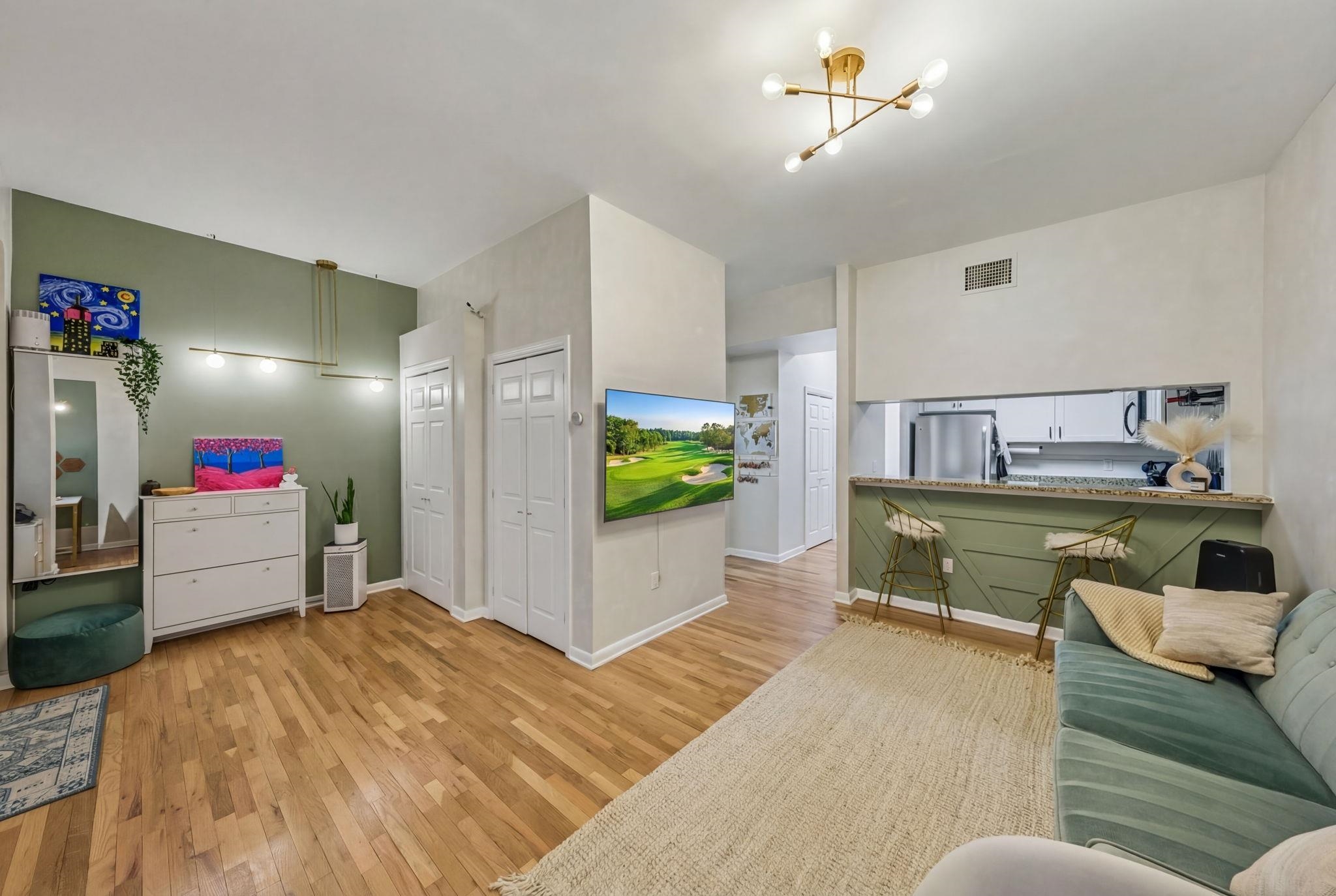 187 WAYNE Street, Jersey City, JC Downtown, NJ 07302 - Property photo 4 of 22