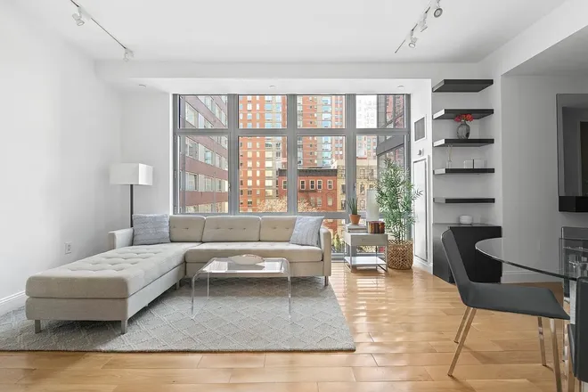 310 West 52nd Street #5A, New York, NY 10019