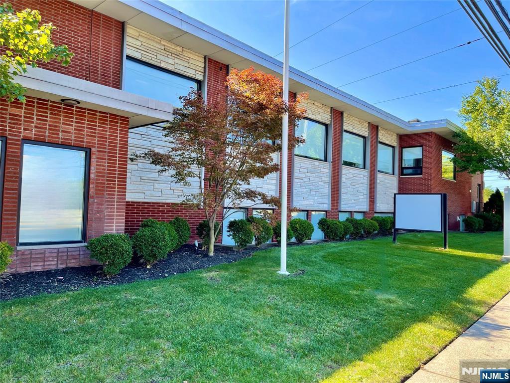 18-00 Fair Lawn, Fair Lawn Borough, Fair Lawn, NJ 07410 - Property photo 4 of 26