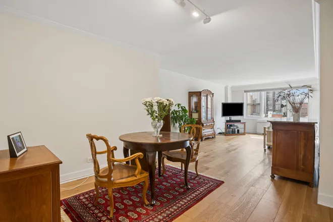 400 East 77th Street #11F, New York, NY 10021