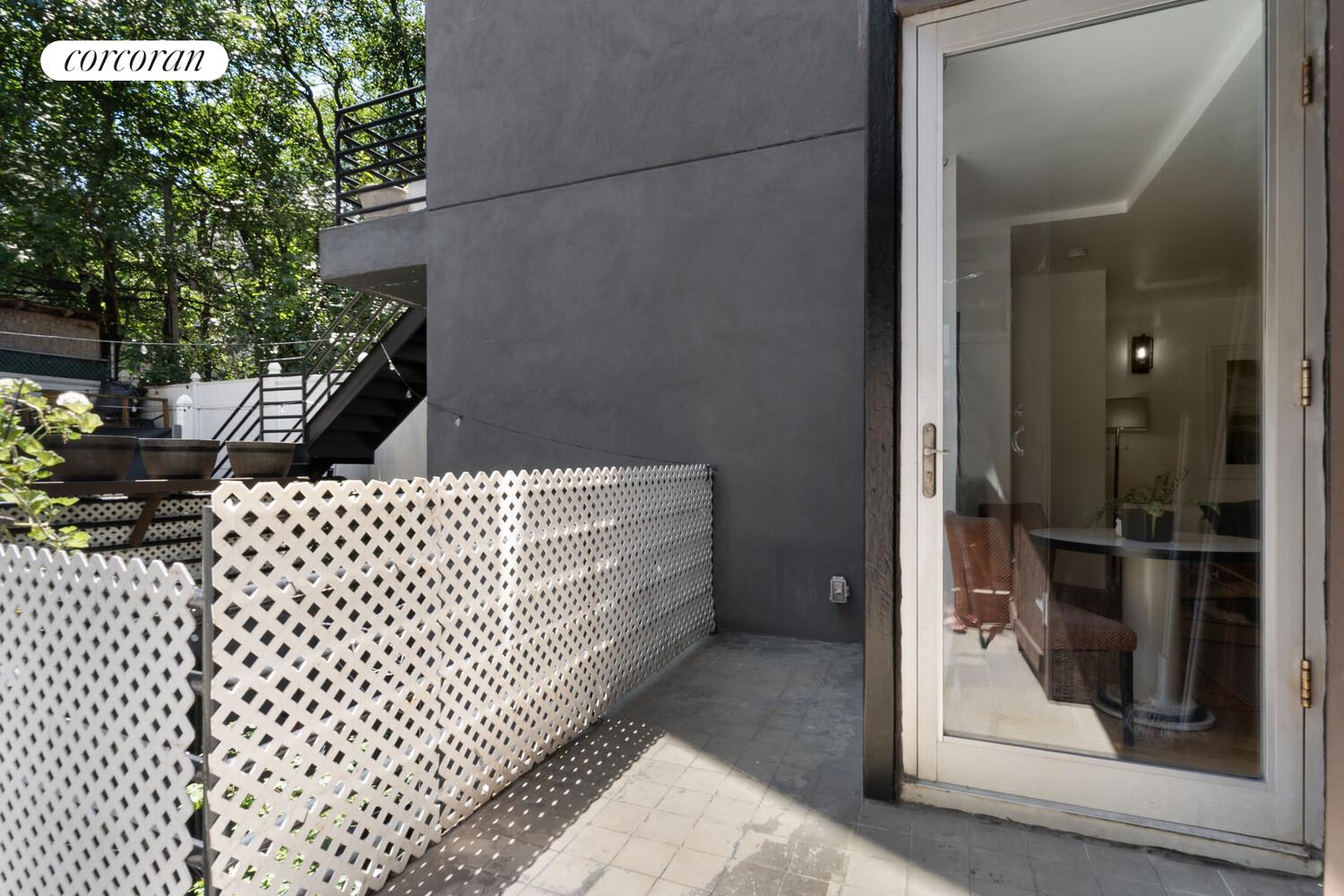 196 SCHOLES Street #1B, Williamsburg, Brooklyn, NY 11211 - Property photo 5 of 9