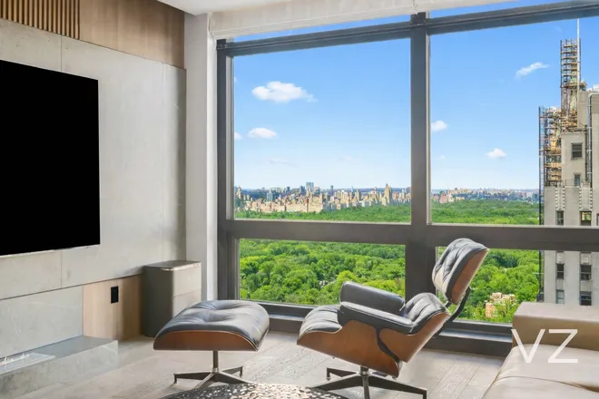 721 5th Avenue #41E, New York, NY 10022