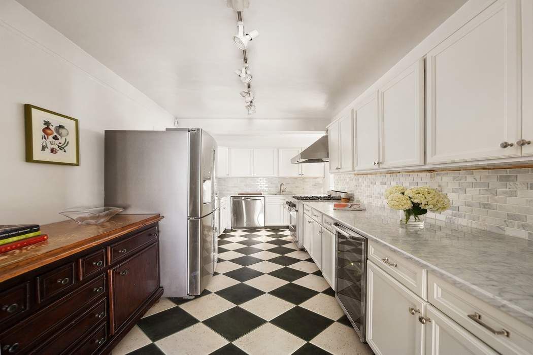320 Central Park #5H, Upper West Side, Manhattan, NY 10025 - Property photo 3 of 24