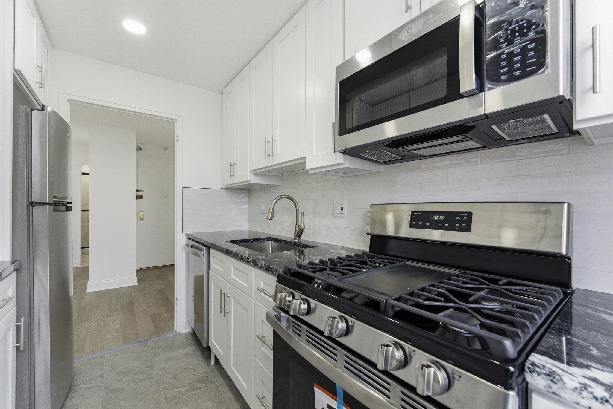 225 Street PAULS Avenue, Jersey City, JC Journal Square, NJ 07306 - Property photo 4 of 37