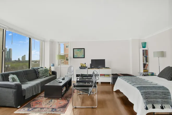 575 MAIN Street #1611, New York, NY 10044