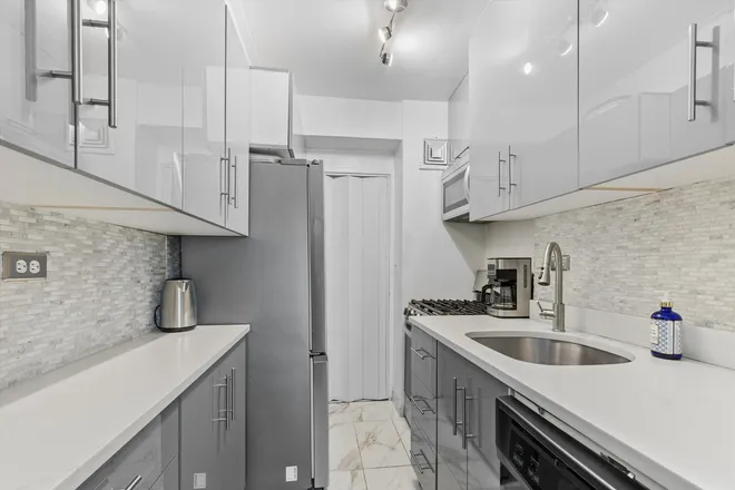 225 ADAMS Street #8H, Brooklyn, NY 11201