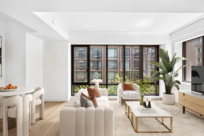 225 East 19th Street #402, New York, NY 10003