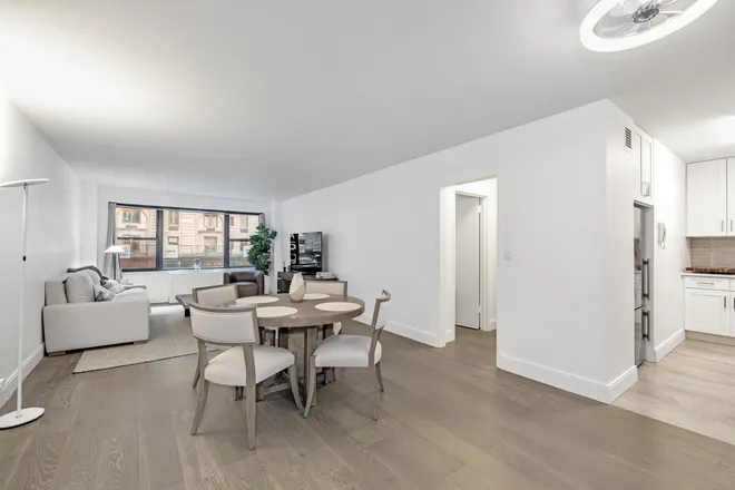 77 West 55th Street #2HH, New York, NY 10019