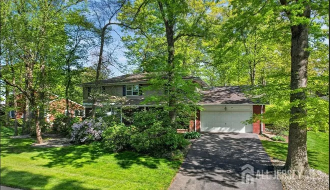 39 Independence Drive, Colonial Oaks Complex Se, NJ 08816