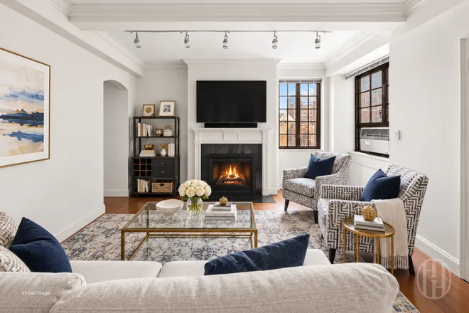 211 East 35th Street #8E, New York, NY 10016