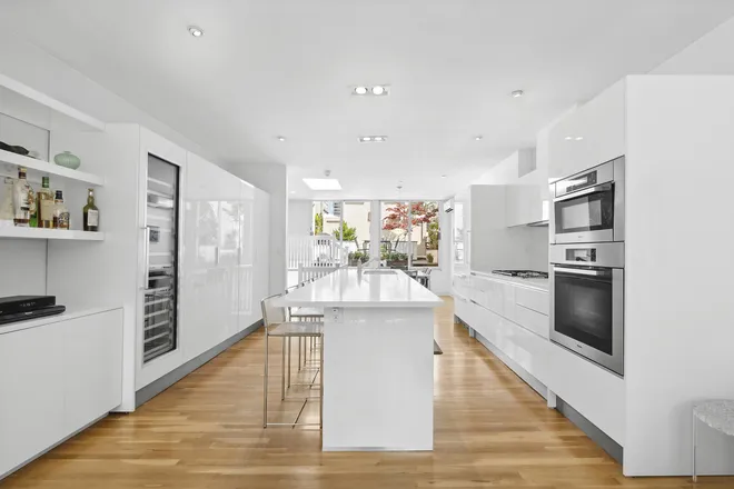 152 East 63rd Street #2, New York, NY 10065