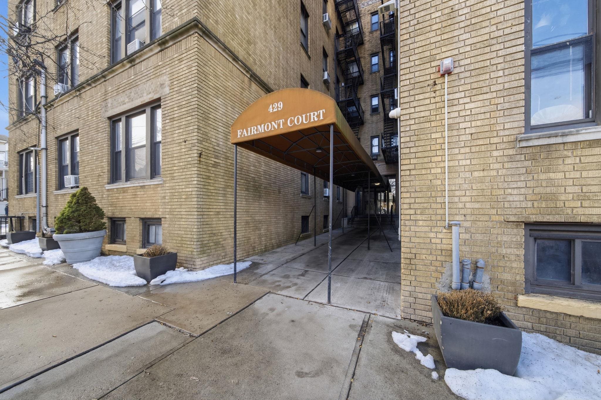 429 FAIRMOUNT Avenue, Jersey City, JC Journal Square, NJ 07302 - Property photo 3 of 24