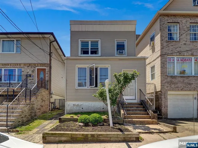 24 54th, Bayonne, NJ 07002