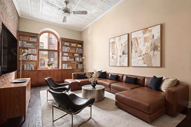 215 East 17th Street #2, New York, NY 10003