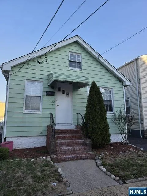 732 Essex, Linden, NJ 07036