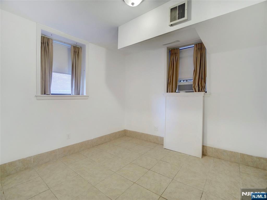 433 Lincoln #C002G, South Orange Village, Orange, NJ 07050 - Property photo 5 of 12