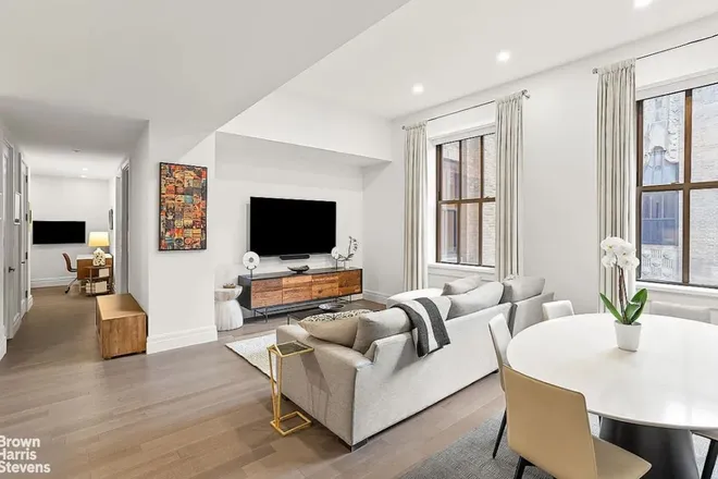 100 BARCLAY Street #17J, New York, NY 10007