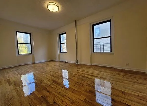 21-27 33rd Street #3-A, Ditmars Steinway, NY 11105