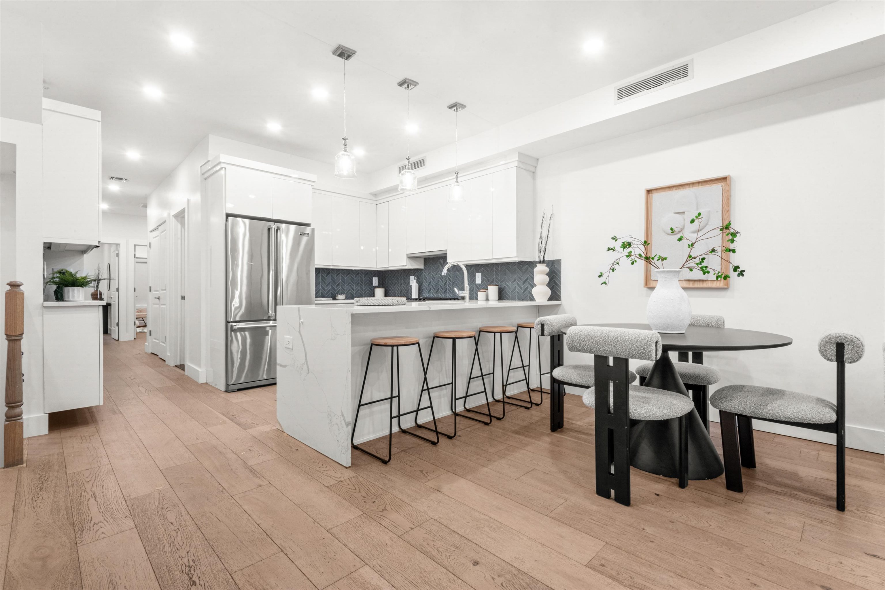 223 MONTGOMERY Street, Jersey City, JC Downtown, NJ 07302 - Property photo 3 of 17