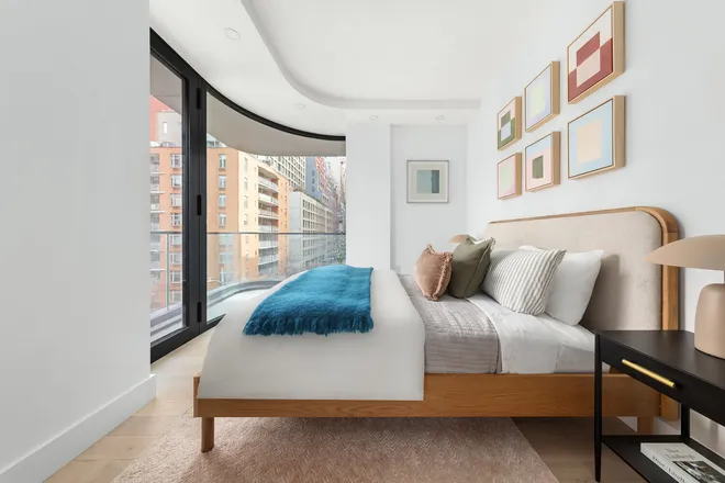 401 West 37th Street #3GS, New York, NY 10018