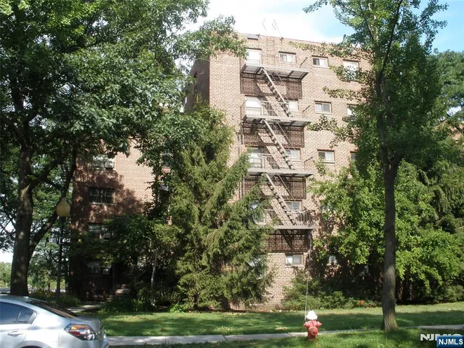 3021 Edwin #4B, Fort Lee, NJ 07024