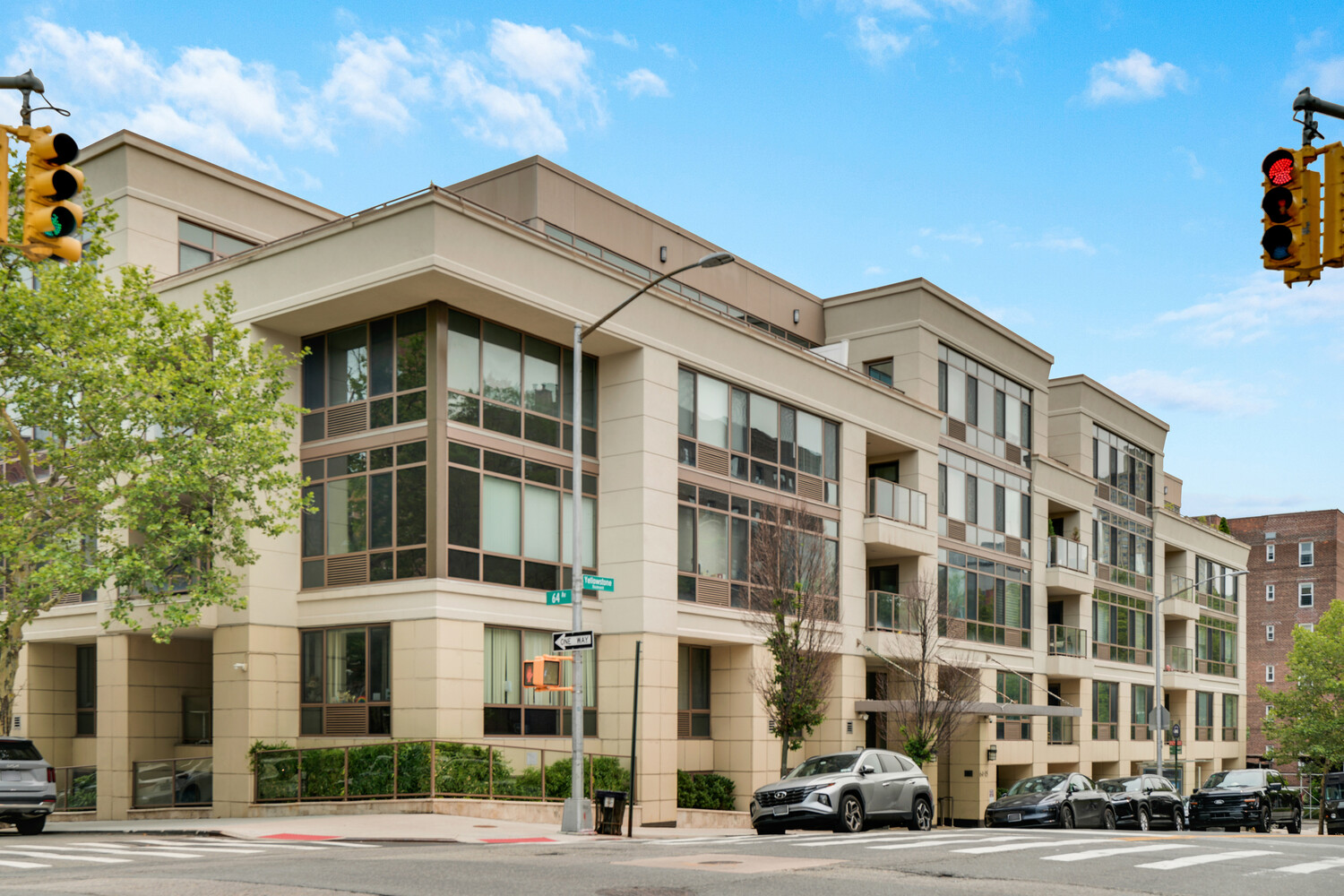 64-05 YELLOWSTONE Boulevard #111, Forest Hills, Queens, NY 11375 - Property photo 4 of 21