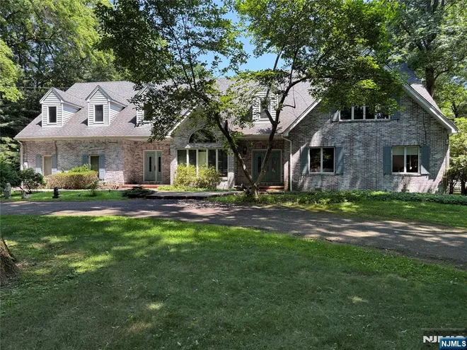 25 Ackerman, Saddle River, NJ 07458