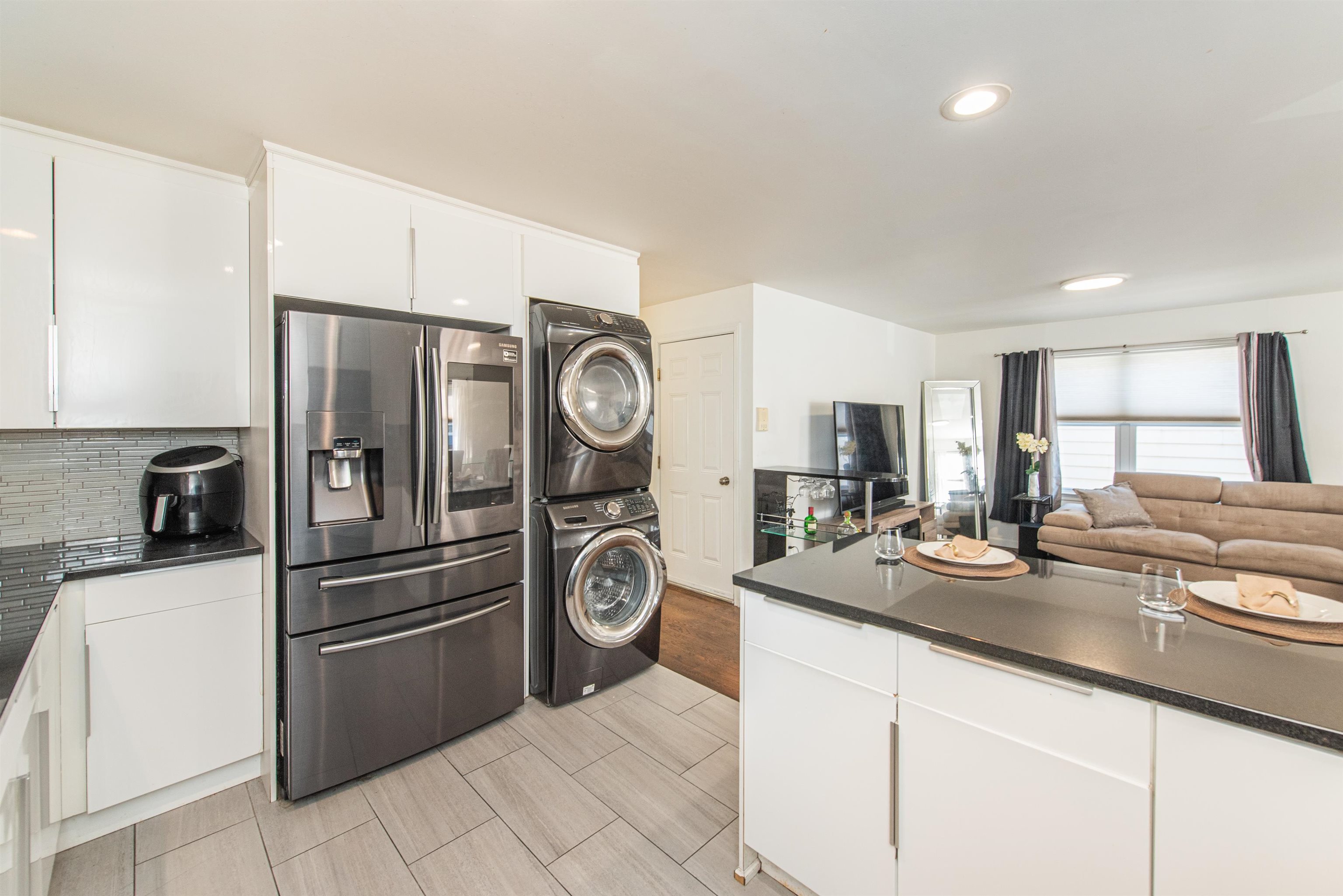 543-545 LIVINGSTON Street, Elizabeth City, ELIZABETH, NJ 07206-1323 - Property photo 5 of 49