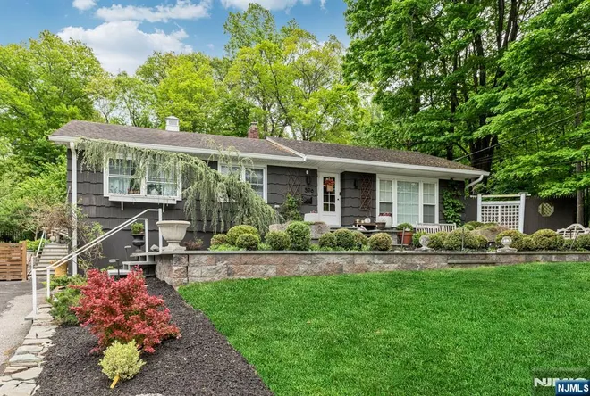 596 Wyckoff, Mahwah, NJ 07430