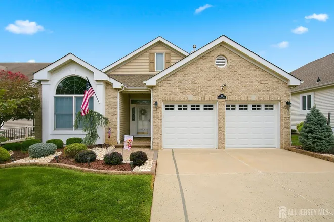 28 Sherwood Drive, Greenbriar/Whittingham, NJ 08831