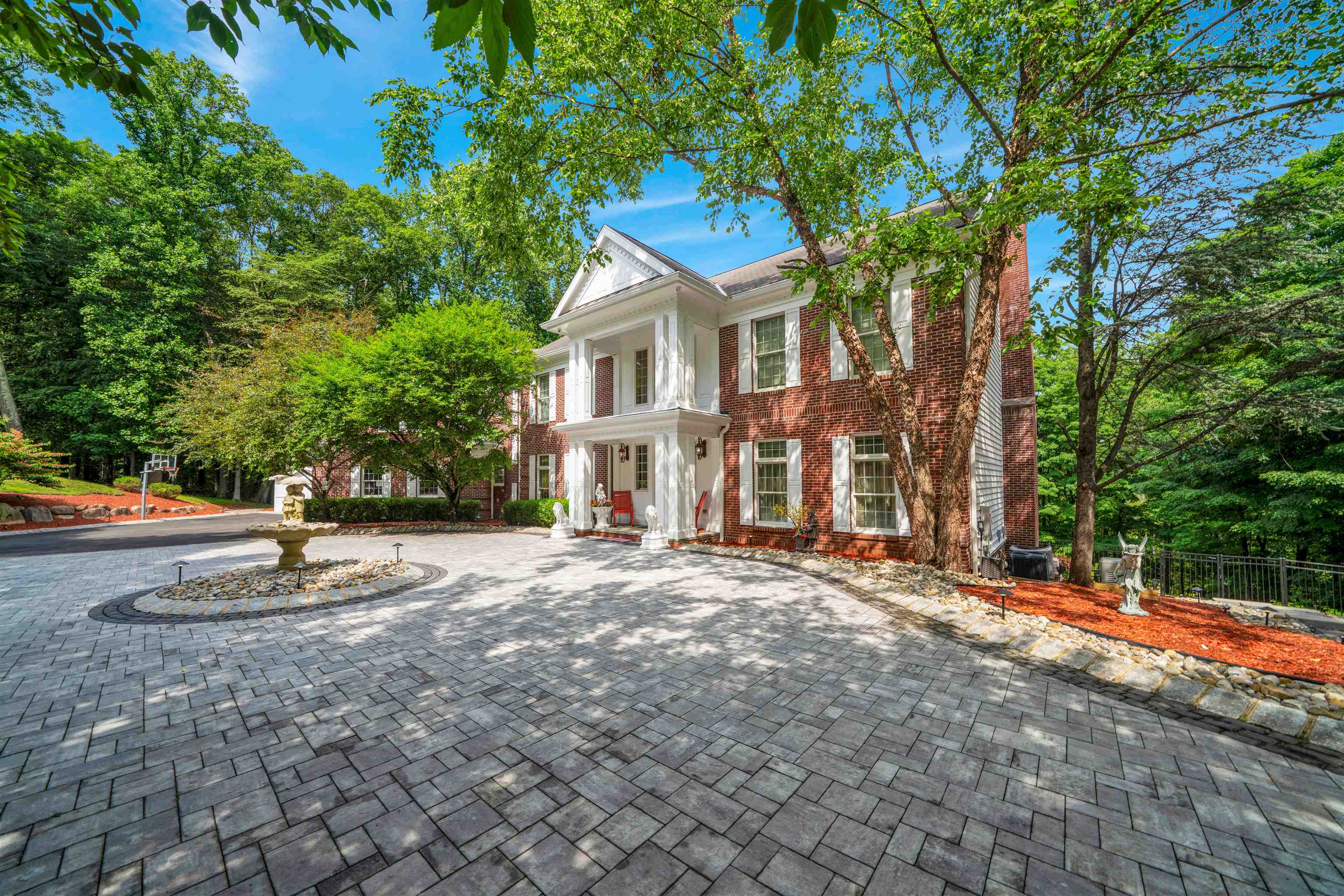 317 ROCK RIDGE Court, Franklin Lakes Borough, Franklin Lakes, NJ 07417 - Property photo 3 of 47