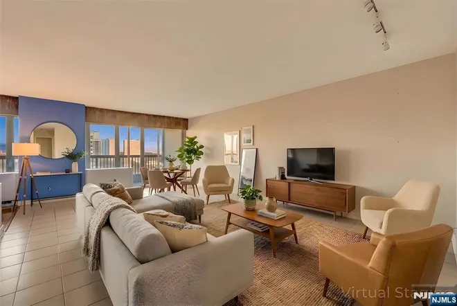 5 Horizon ## 907, Fort Lee, NJ 07024