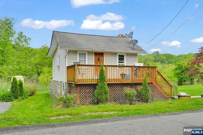 3 Riverside, West Milford, NJ 07421