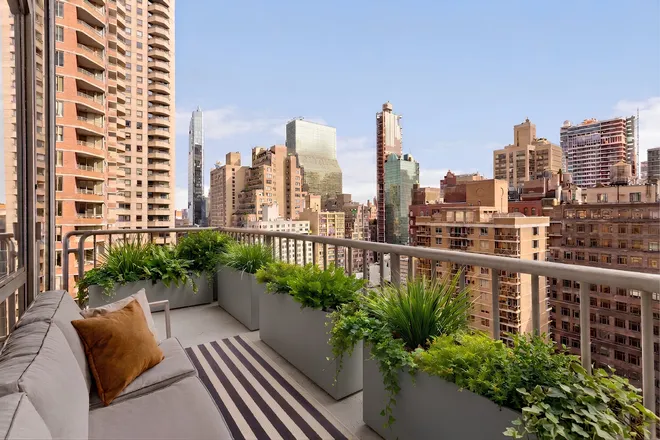 216 East 47th Street #22B, New York, NY 10017