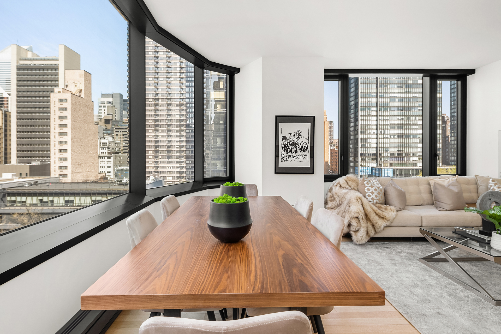 50 UNITED NATIONS Plaza #8C, Turtle Bay, Manhattan, NY 10017 - Property photo 2 of 17