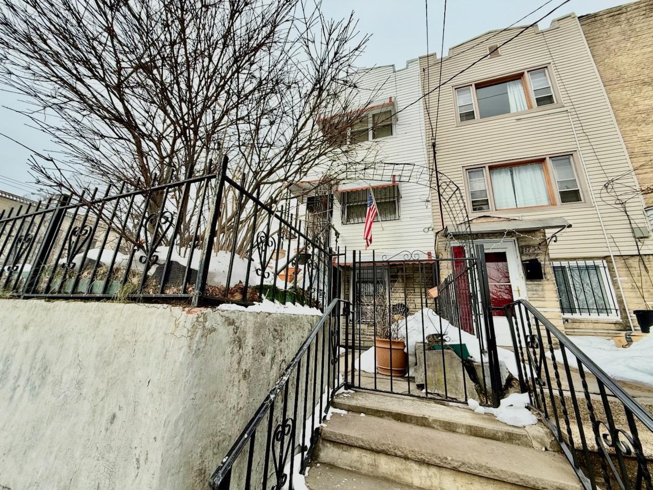 173 BALDWIN Avenue, Jersey City, JC Journal Square, NJ 07306 - Property photo 2 of 10