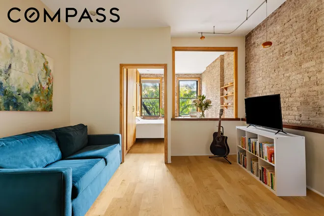 330 West 17th Street #4E, New York, NY 10011