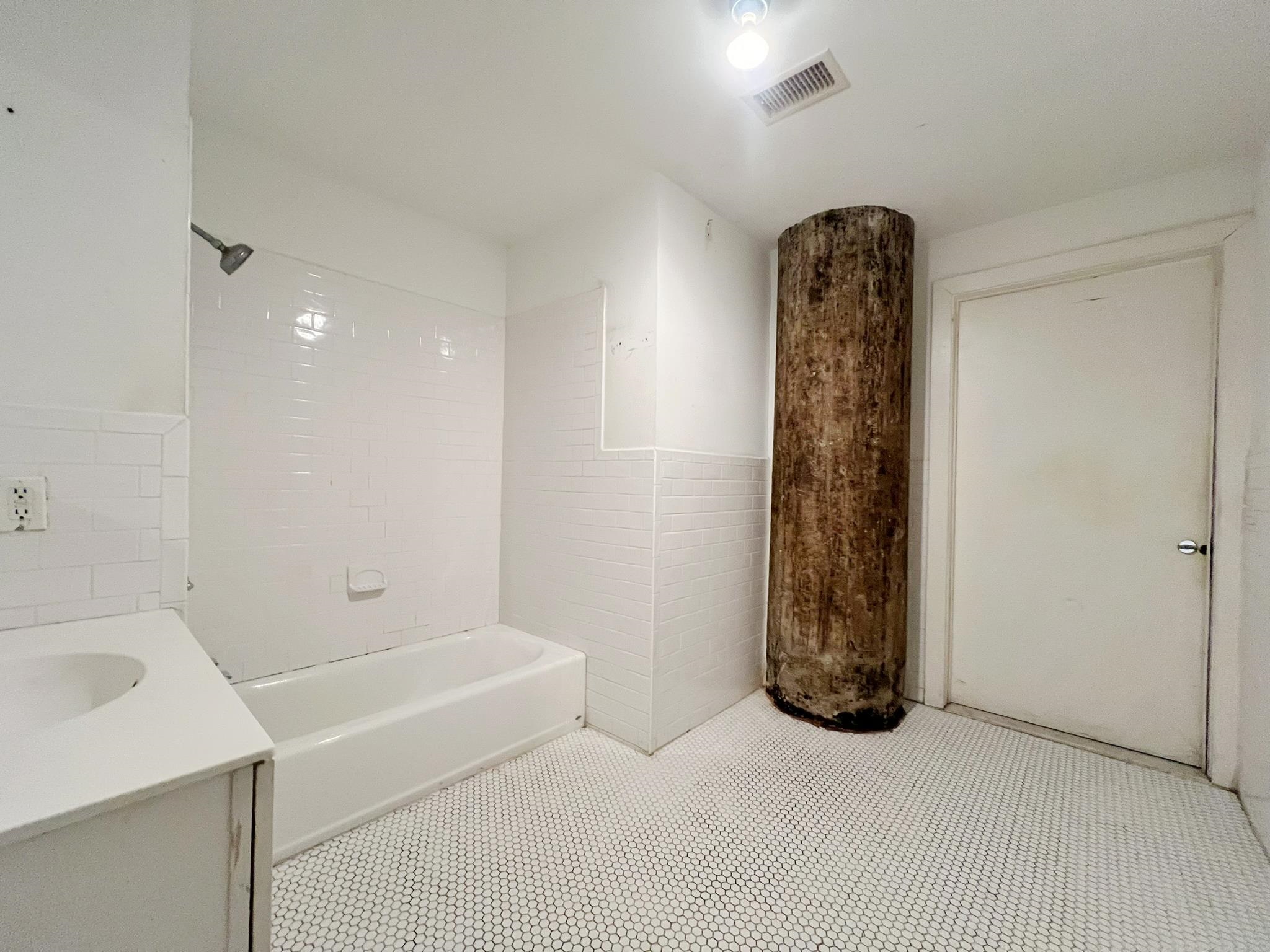 140 BAY Street, Jersey City, JC Downtown, NJ 07302 - Property photo 4 of 10