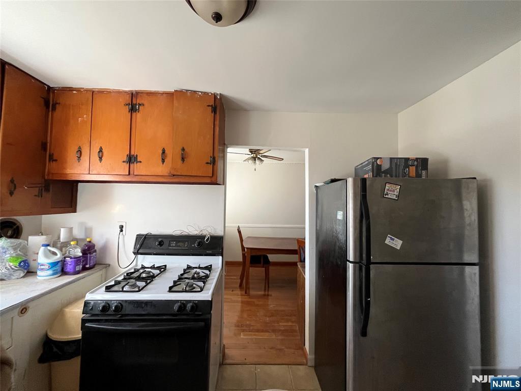 539 Sandra, Teaneck Township, Teaneck, NJ 07666 - Property photo 4 of 13