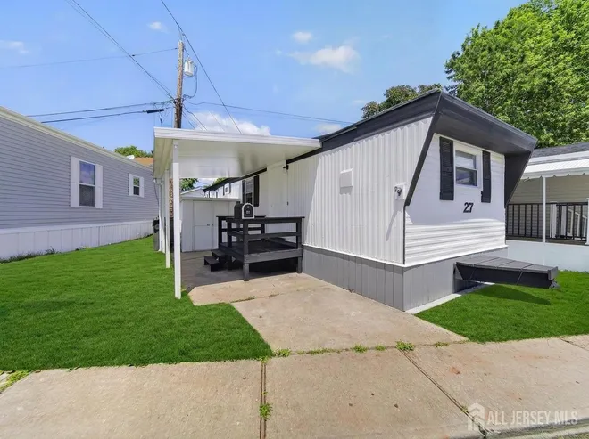 27 Freddie Avenue, Ideal Mobile Home, NJ 07001