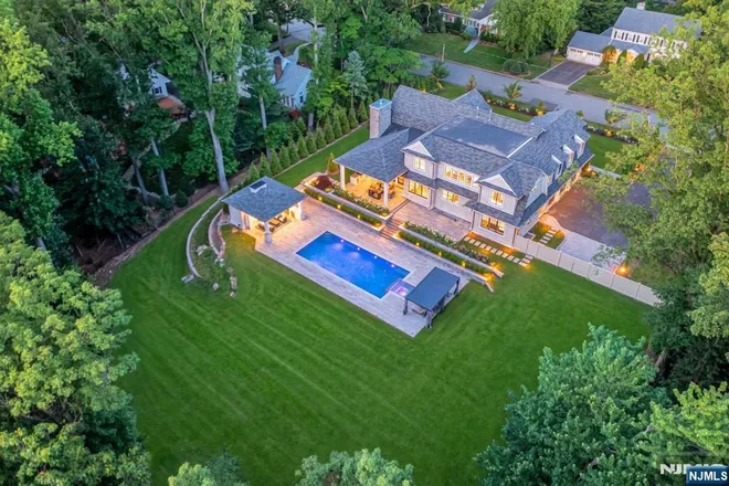 396 Knollwood, Ridgewood, NJ 07450