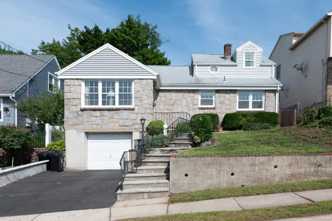 722 7th Street, Carlstadt, NJ 07072