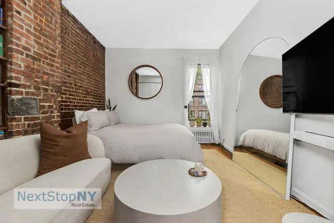 425 East 78th Street #4D, New York, NY 10075