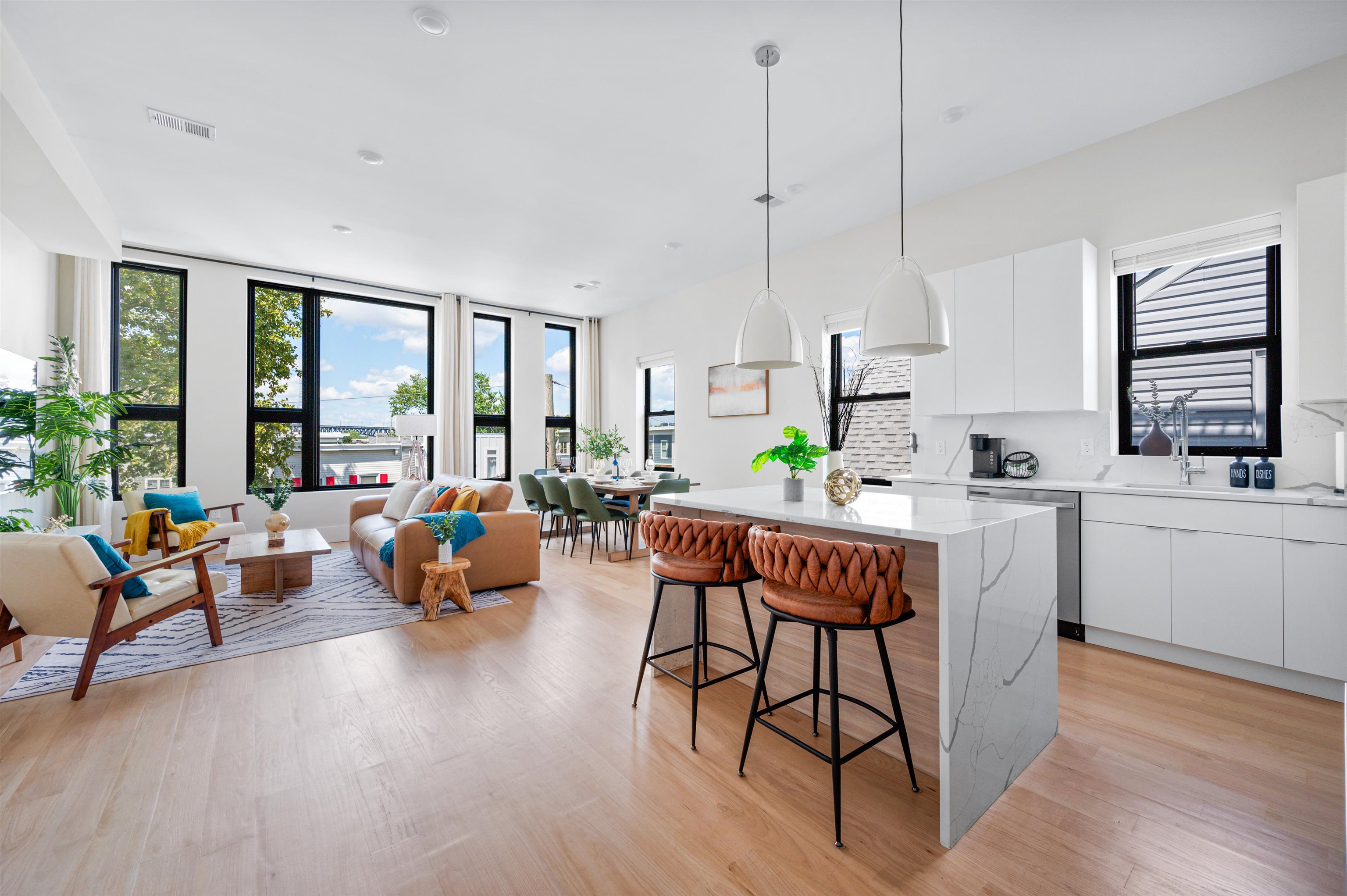 220 FREEMAN Avenue, Jersey City, JC Journal Square, NJ 07306 - Property photo 4 of 43