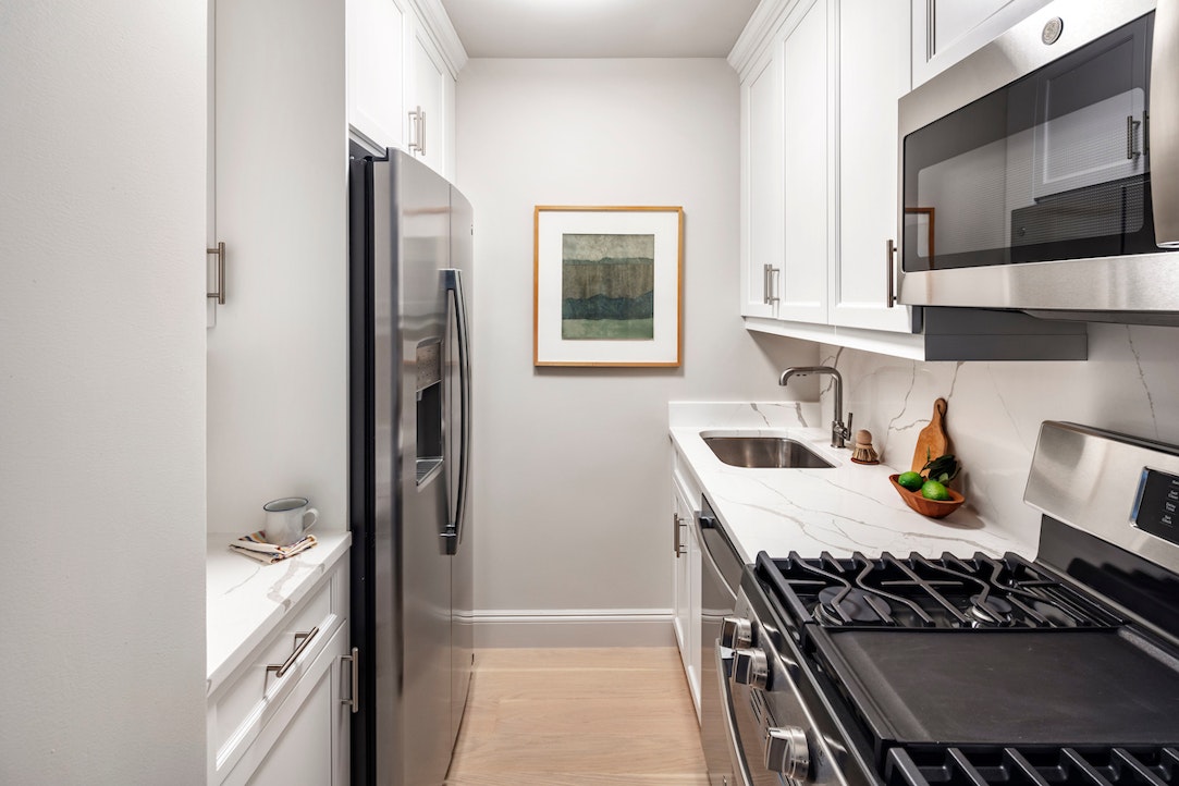 155 West 68th Street #23G, Lincoln Square, Manhattan, NY 10023 - Property photo 3 of 17
