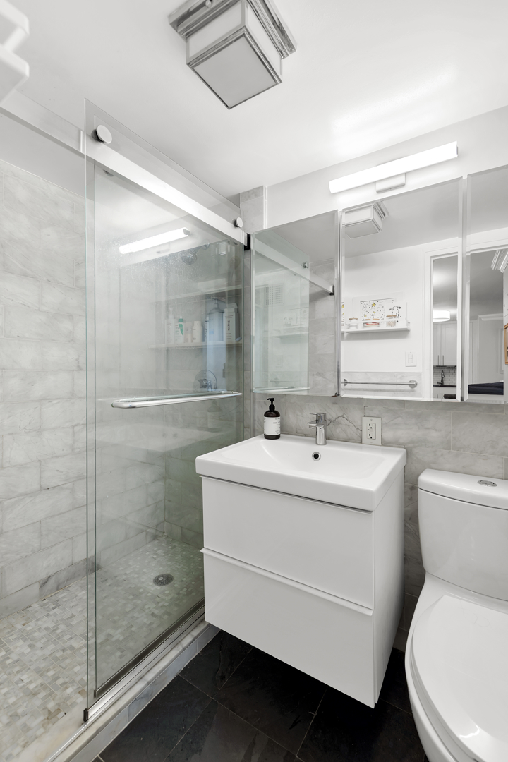 40 CLINTON Street #3K, Brooklyn Heights, Brooklyn, NY 11201 - Property photo 3 of 8
